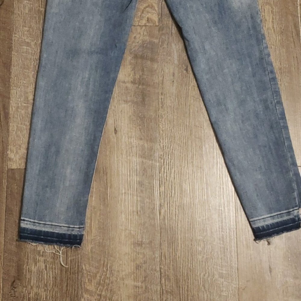 Distressed jeans - Picture 2 of 9